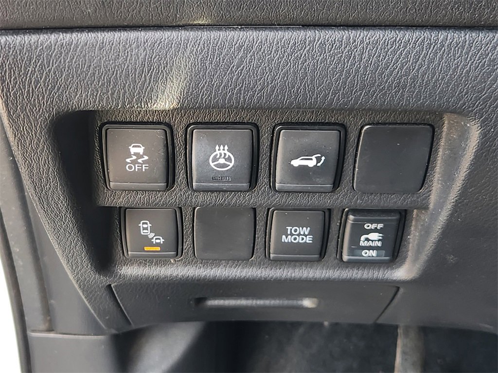 Used 2018 Nissan Pathfinder Platinum image 22