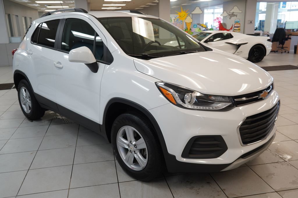Used 2022 Chevrolet Trax LT w/ LT Convenience Package image 15