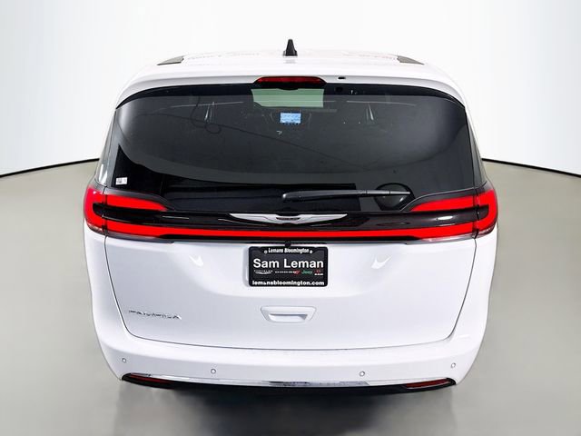 New 2026 Chrysler Pacifica Select image 6