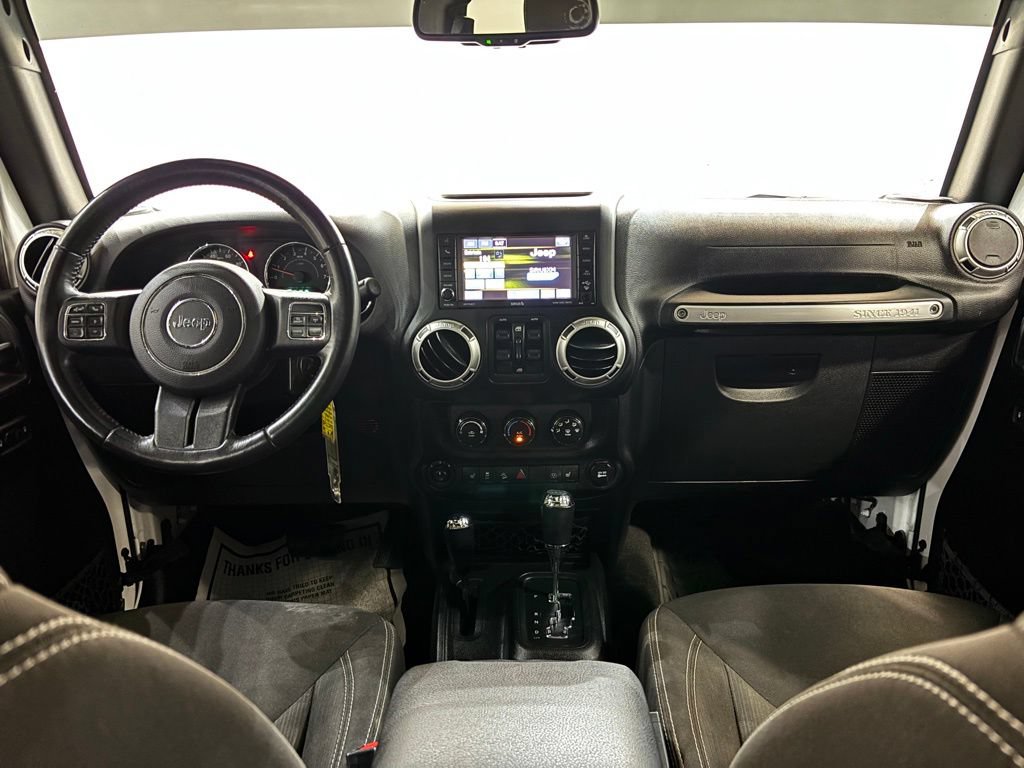 Used 2017 Jeep Wrangler Unlimited Sahara w/ Connectivity Group AWD/4WD image 12