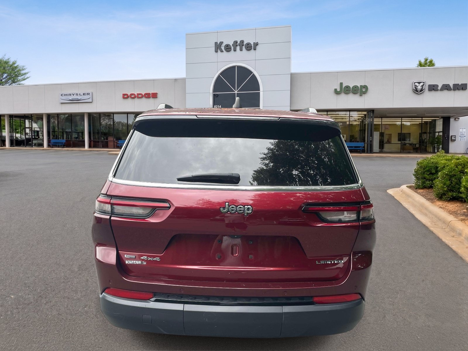Used 2023 Jeep Grand Cherokee L Laredo AWD/4WD image 5