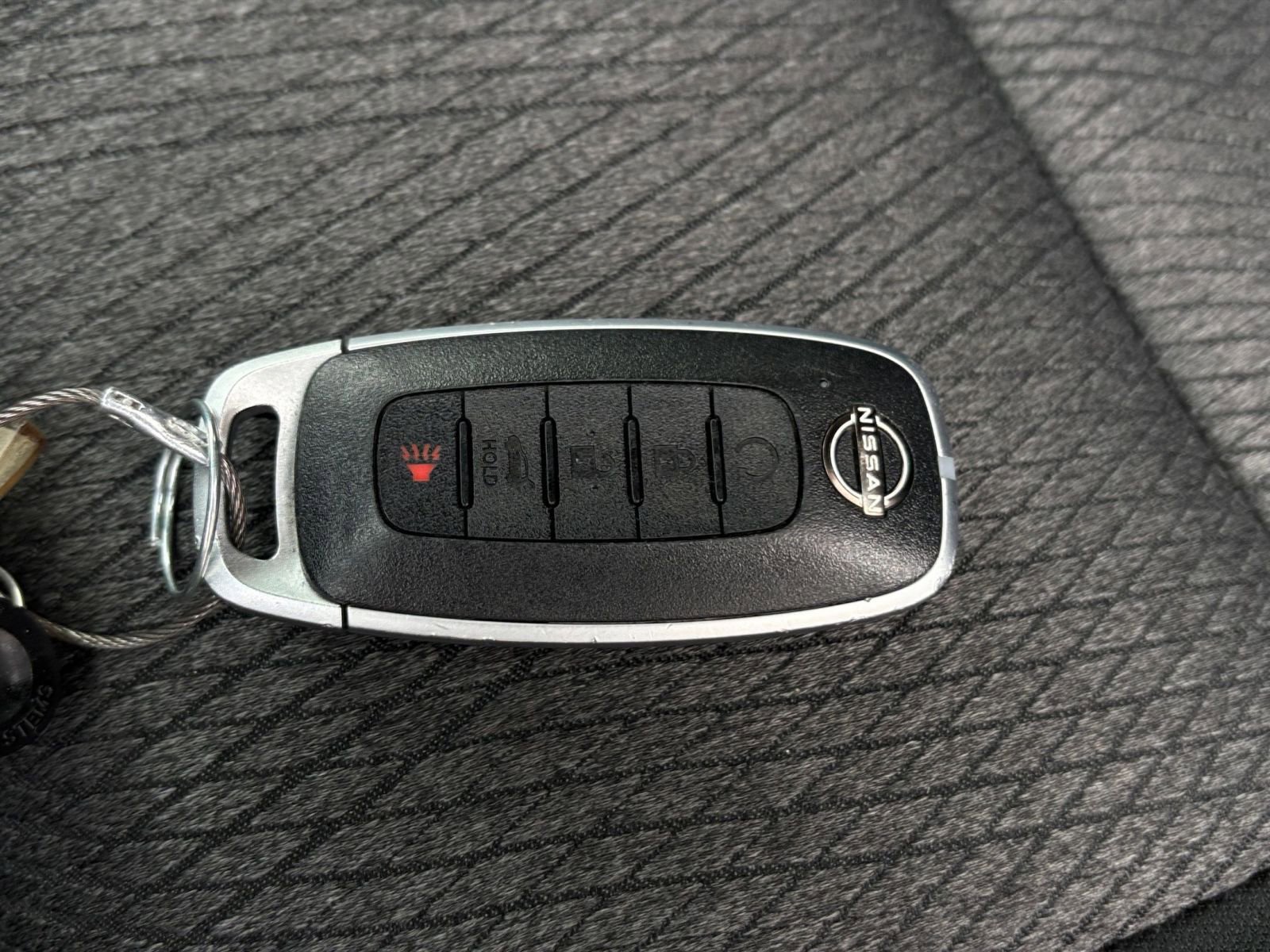 Used 2025 Nissan Rogue SV AWD/4WD image 26