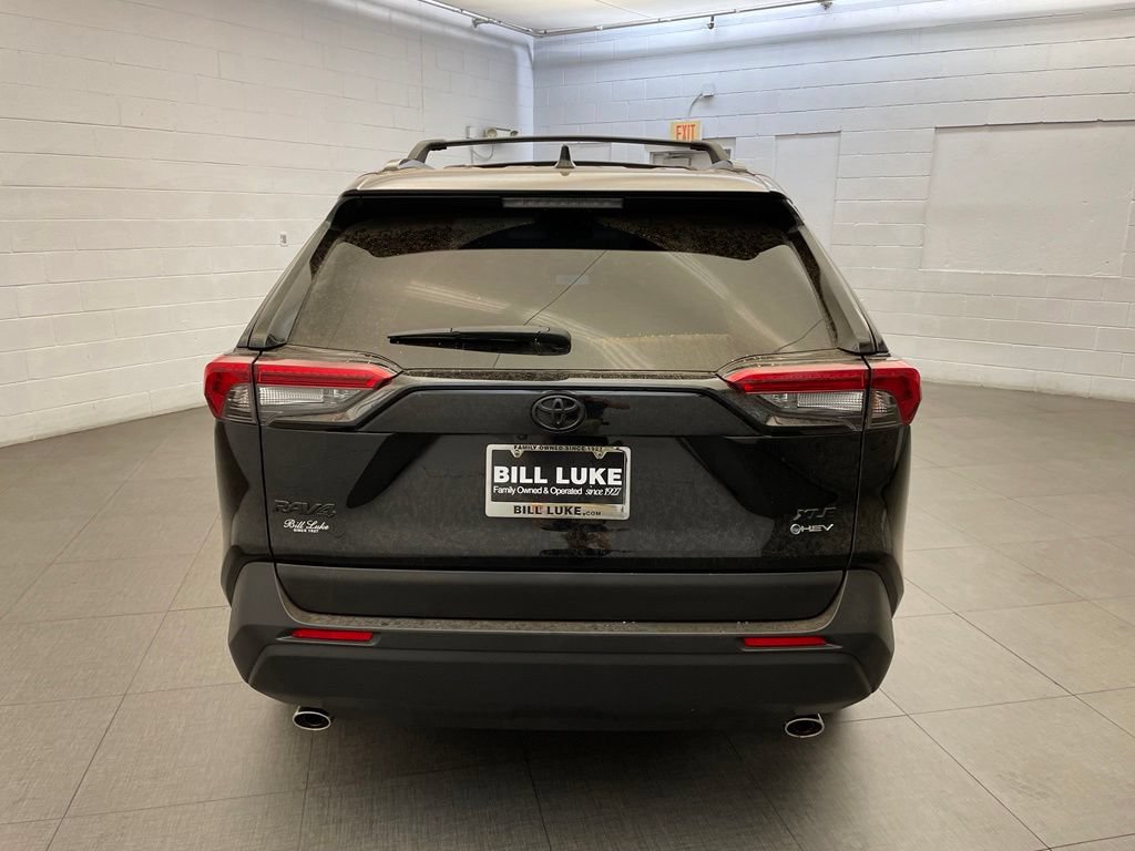 Used 2025 Toyota RAV4 XLE AWD/4WD image 9