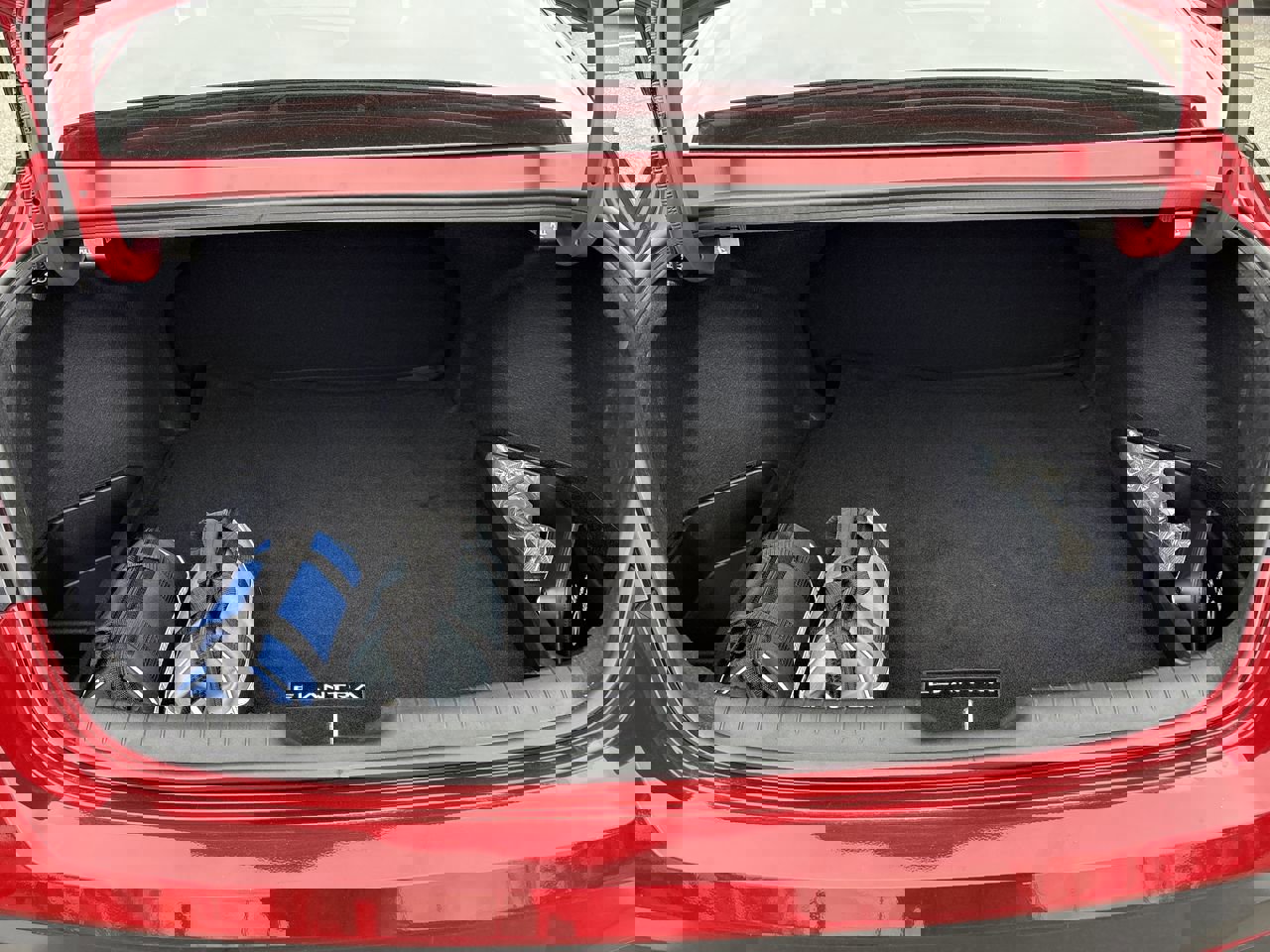 Certified 2025 Hyundai Elantra SE w/ Cargo Package image 22