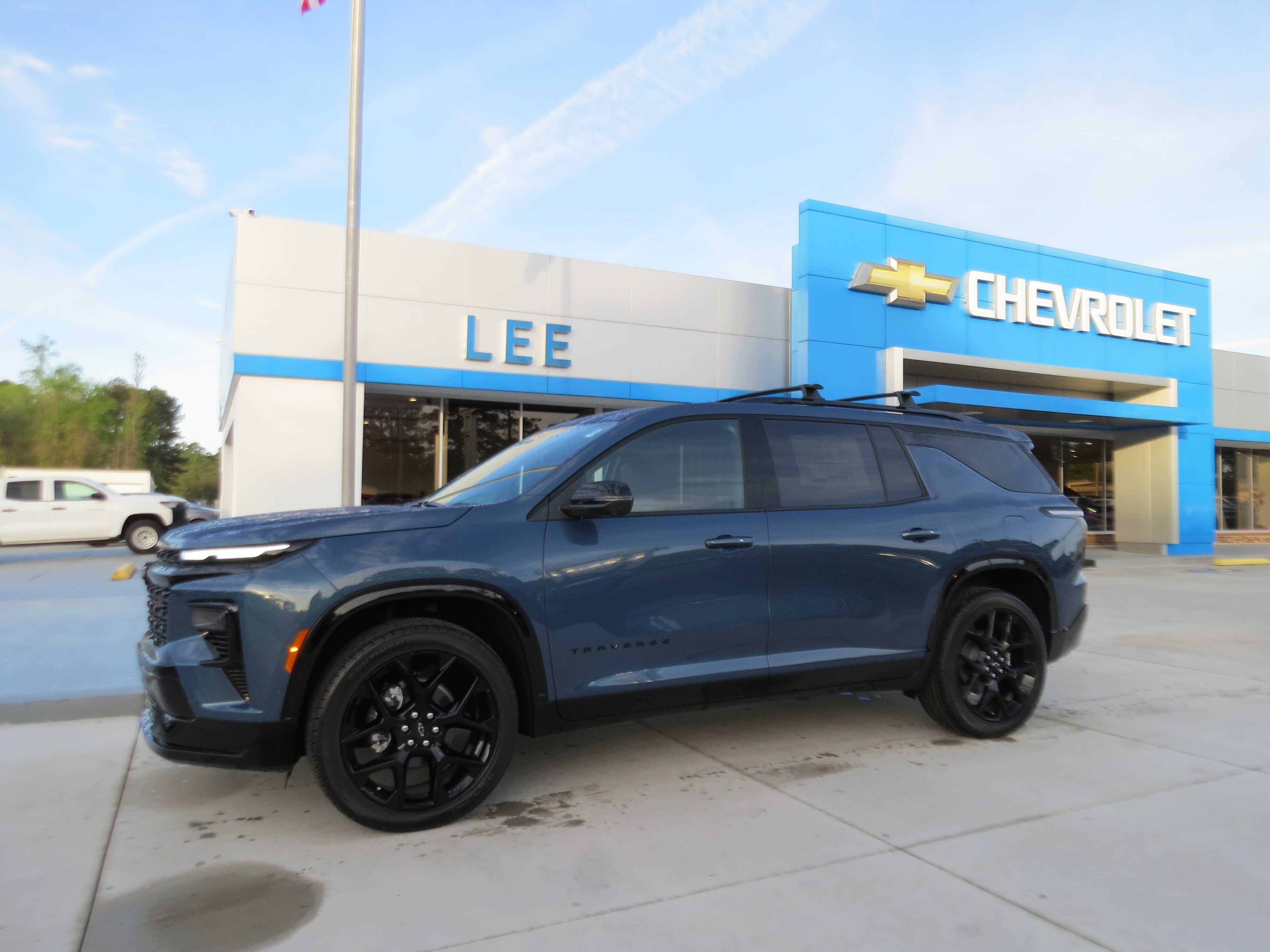 New 2026 Chevrolet Traverse RS w/ LPO, Floor Liner Package FWD image 1