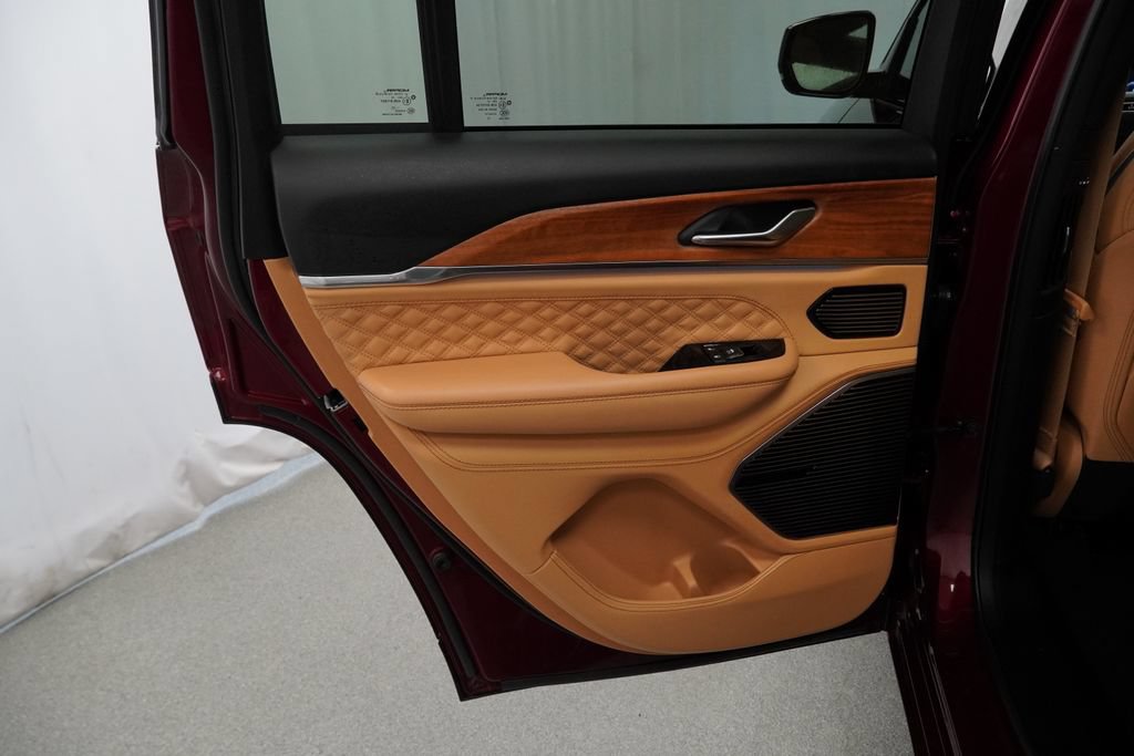 Certified 2025 Jeep Grand Cherokee Summit AWD/4WD image 43