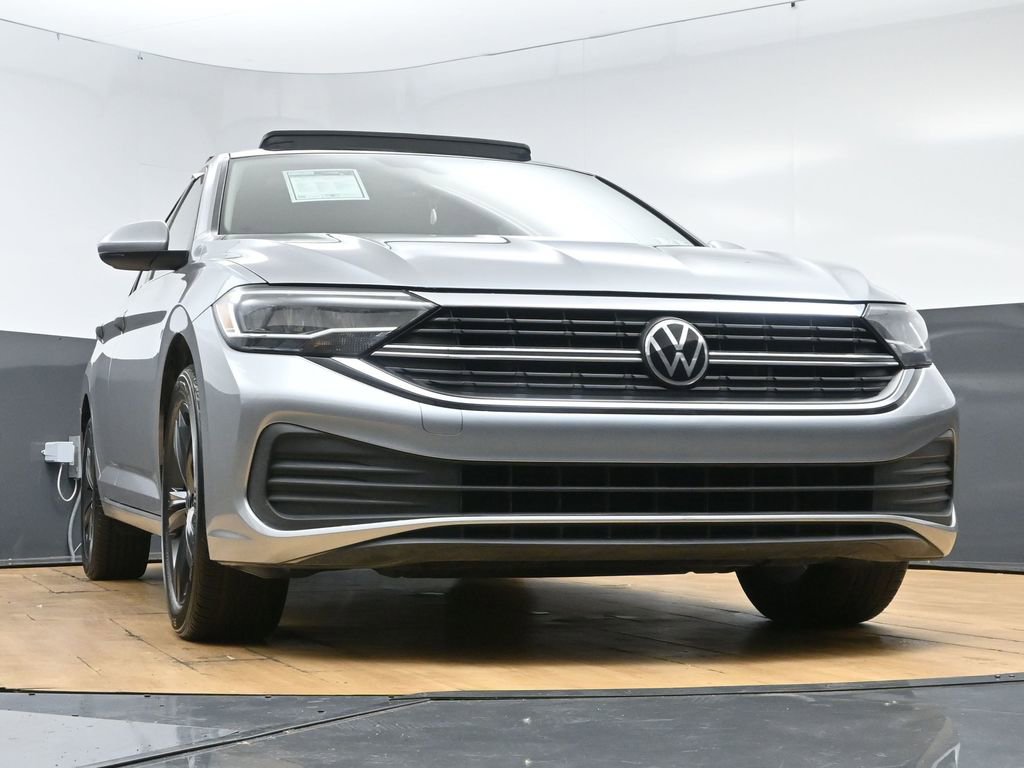Used 2023 Volkswagen Jetta SE w/ Panoramic Sunroof Package image 49