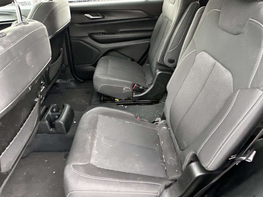 Used 2023 Jeep Grand Cherokee L Laredo w/ Luxury Tech Group I AWD/4WD image 12