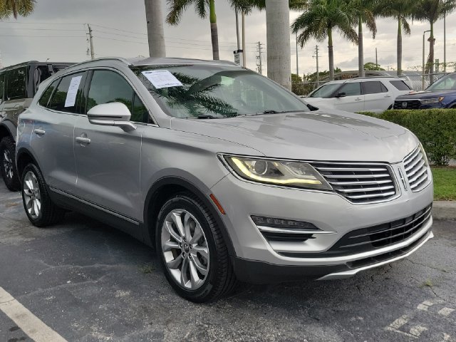 Used 2017 Lincoln MKC Select w/ Select Plus Package FWD image 2