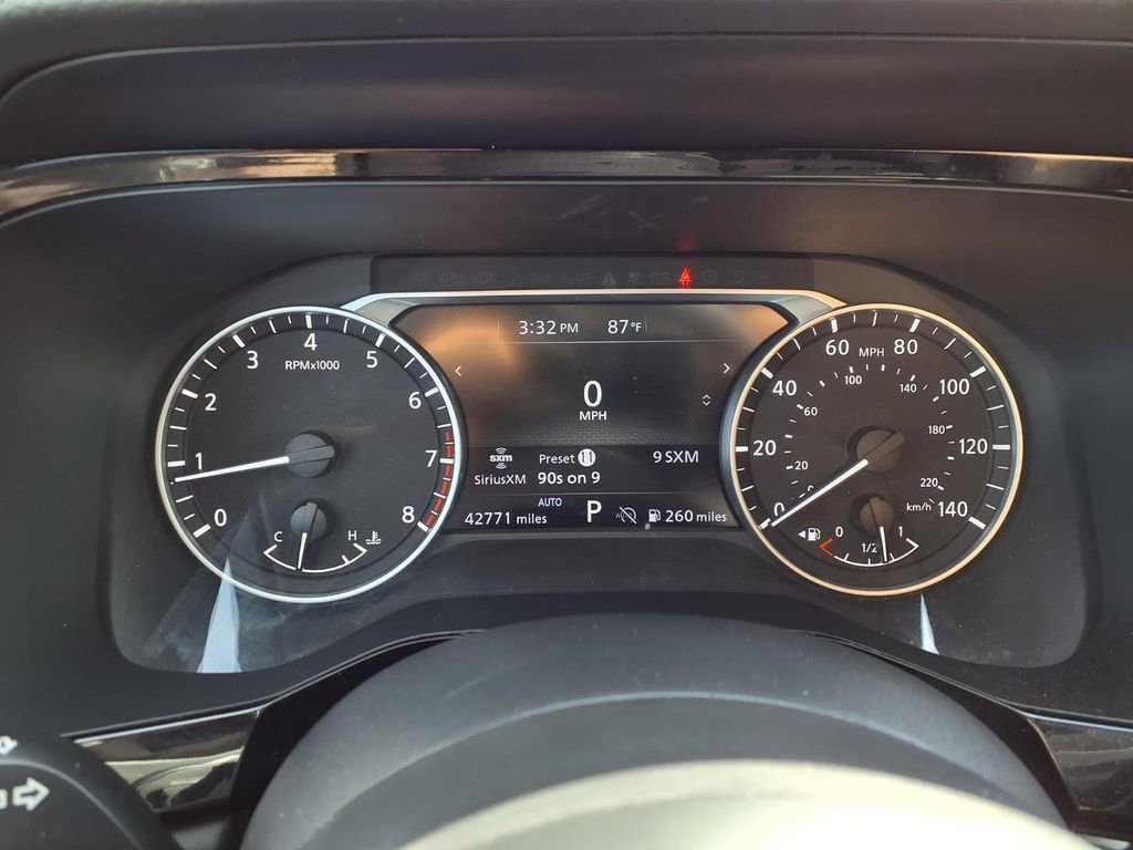 Used 2025 Nissan Pathfinder SV image 16