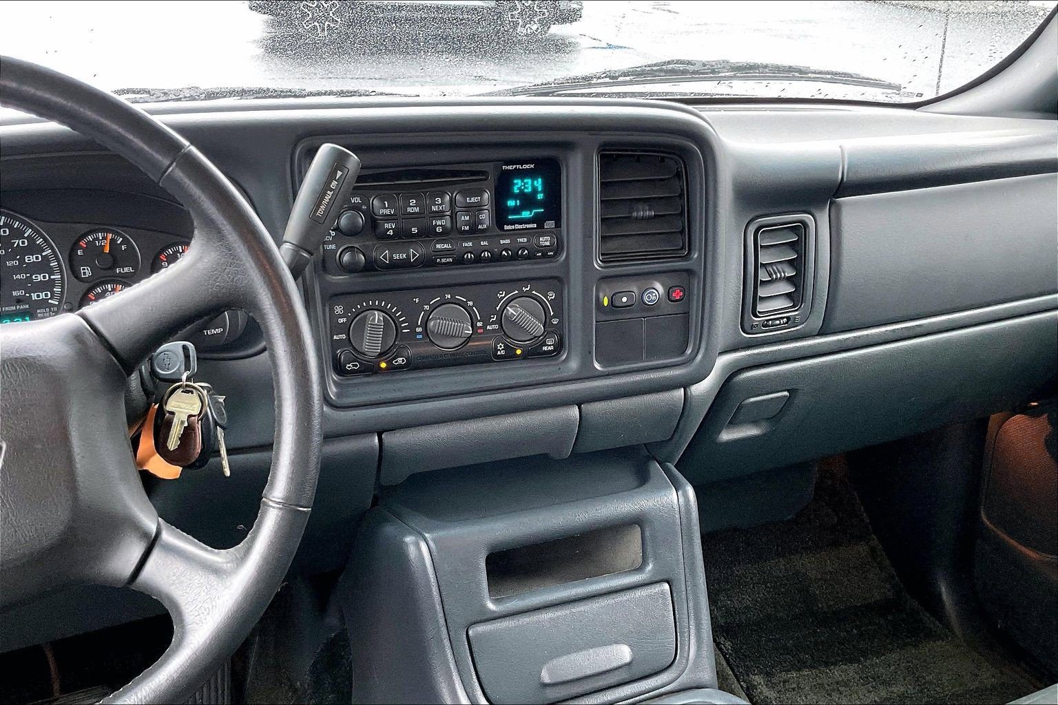 Used 2002 Chevrolet Avalanche 4x4 w/ Convenience Pkg image 6