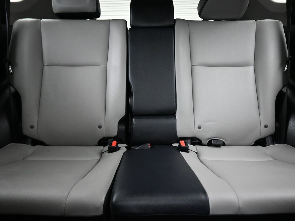 Used 2018 Toyota RAV4 Limited image 29