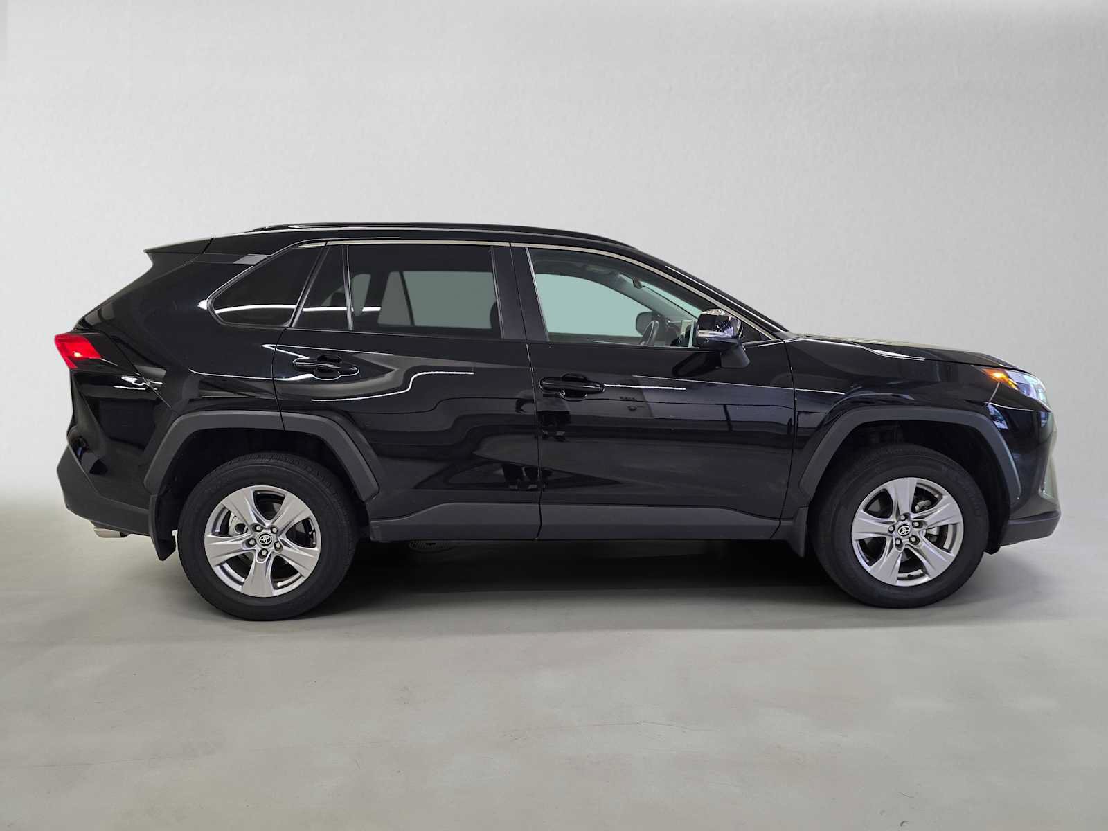 Used 2025 Toyota RAV4 XLE AWD/4WD image 6
