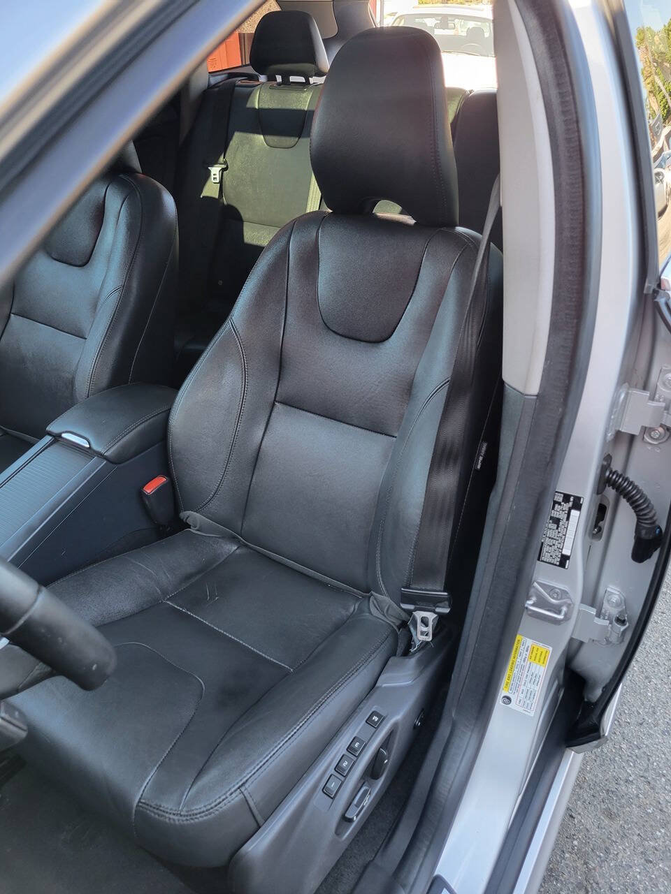 Used 2015 Volvo XC60 T5 Premier w/ Proximity Package FWD image 15