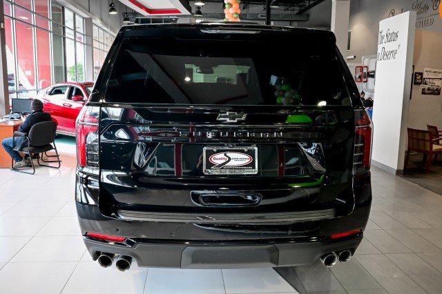Used 2025 Chevrolet Suburban Z71 image 6