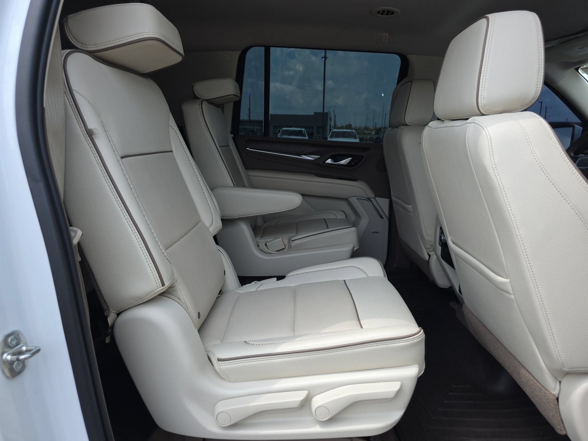 Used 2021 GMC Yukon XL Denali AWD/4WD image 16
