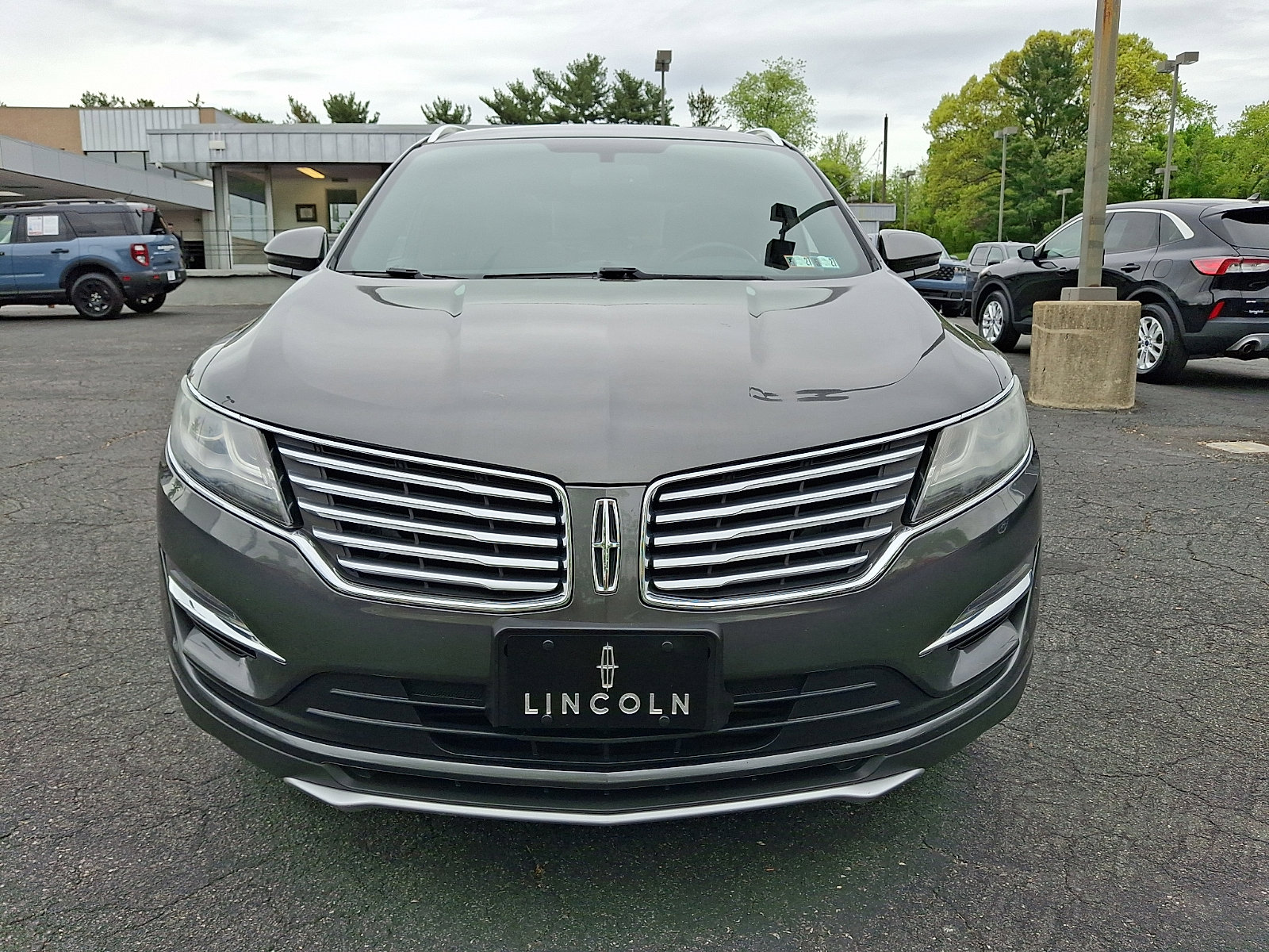 Used 2017 Lincoln MKC Select w/ Select Plus Package AWD/4WD image 2