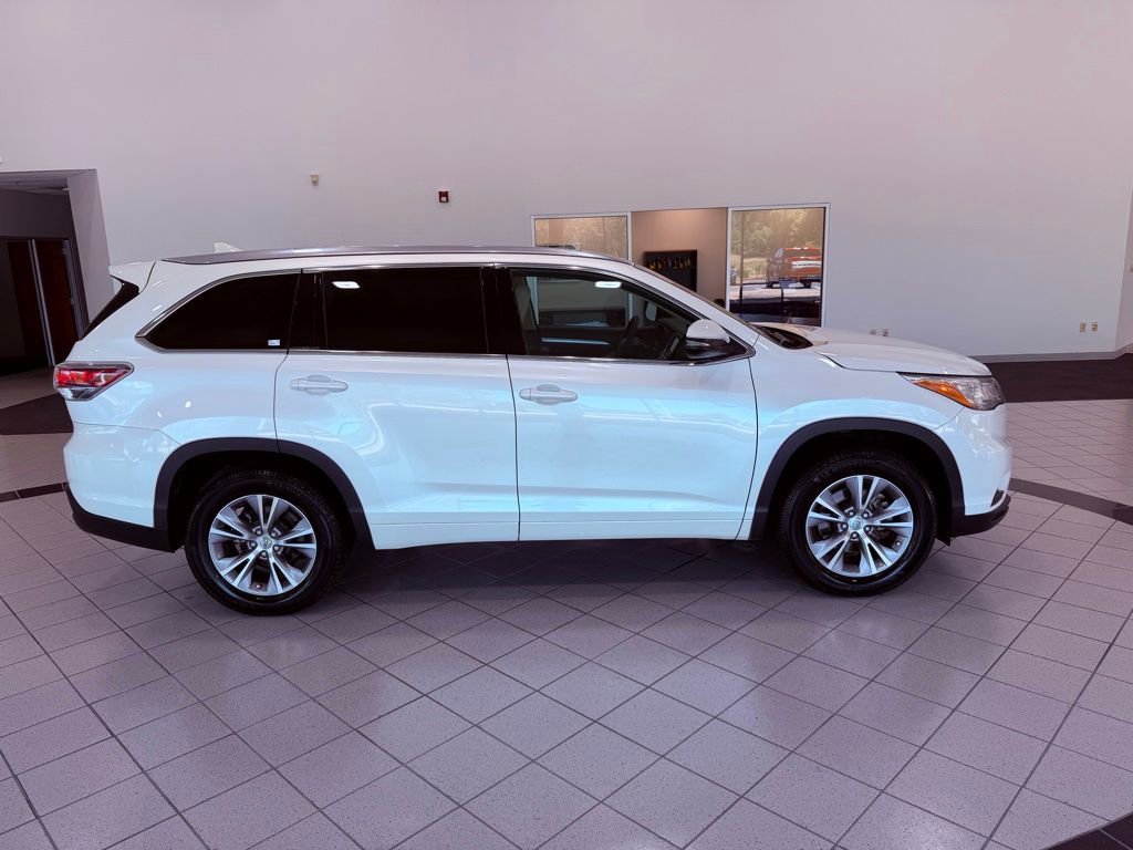 Used 2015 Toyota Highlander XLE FWD image 16