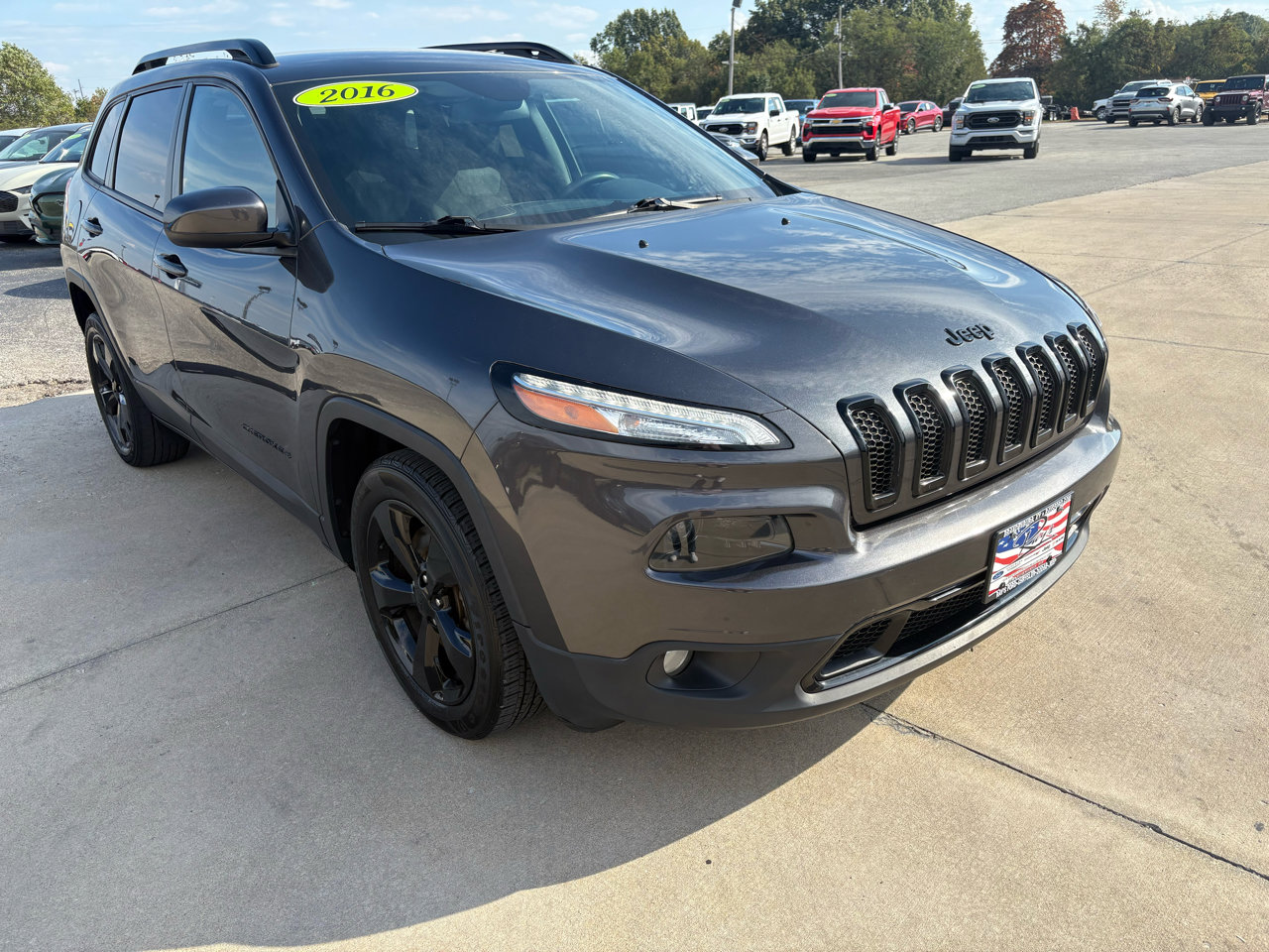 Used 2016 Jeep Cherokee Latitude image 2