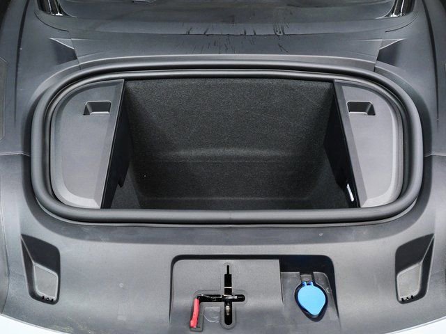 New 2026 Porsche Taycan image 37