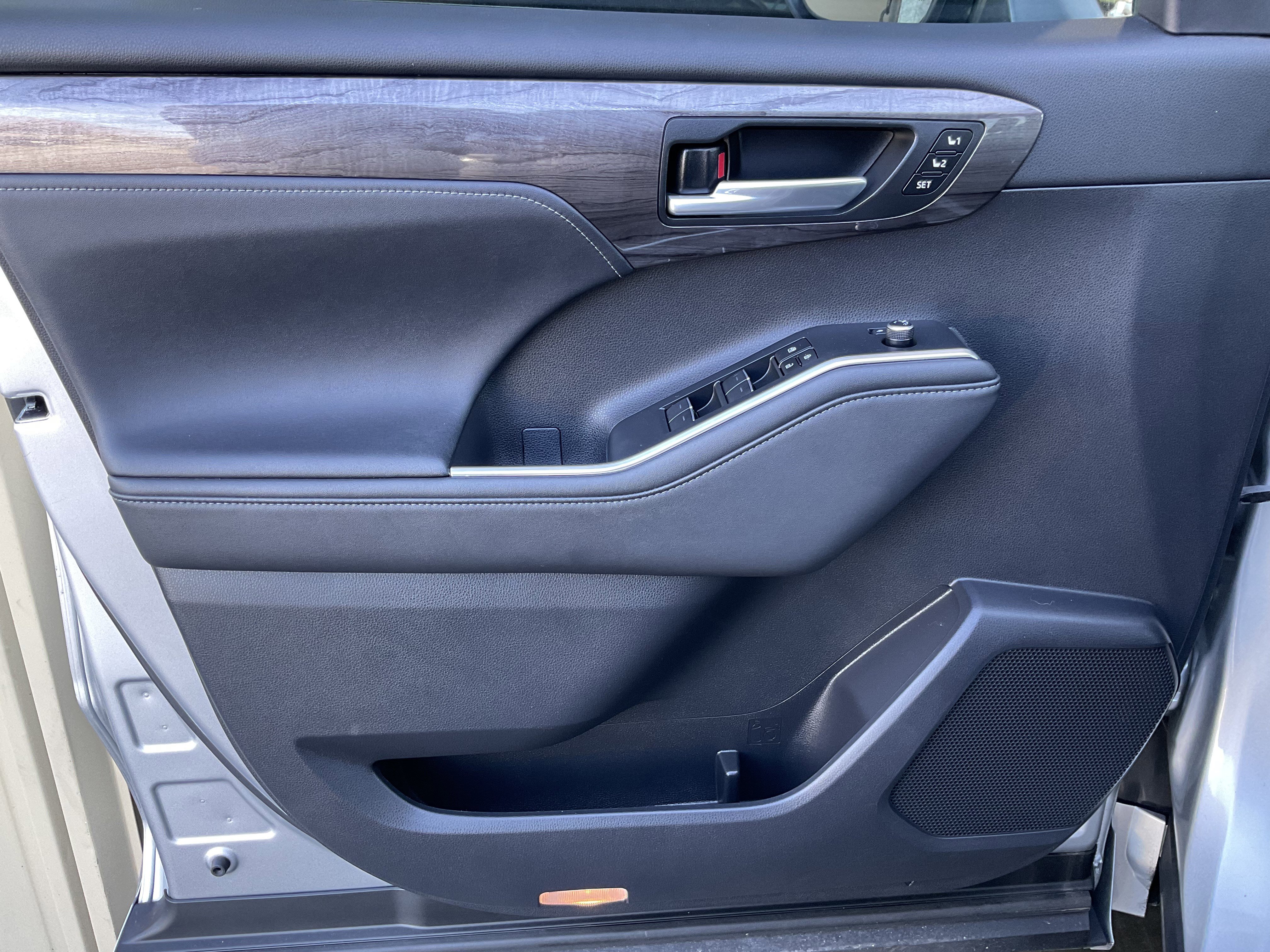 Used 2024 Toyota Highlander Platinum image 31