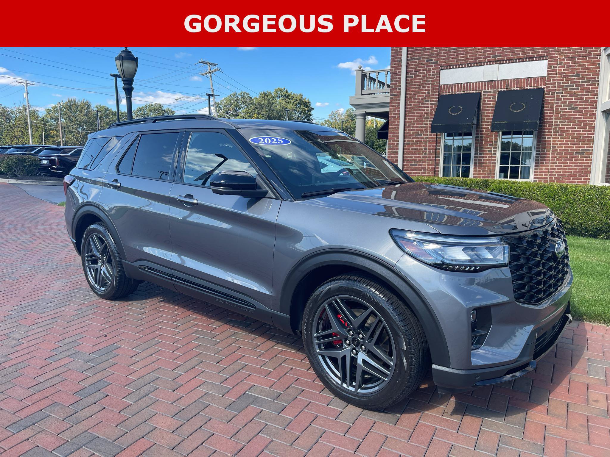 Used 2025 Ford Explorer ST AWD/4WD image 5