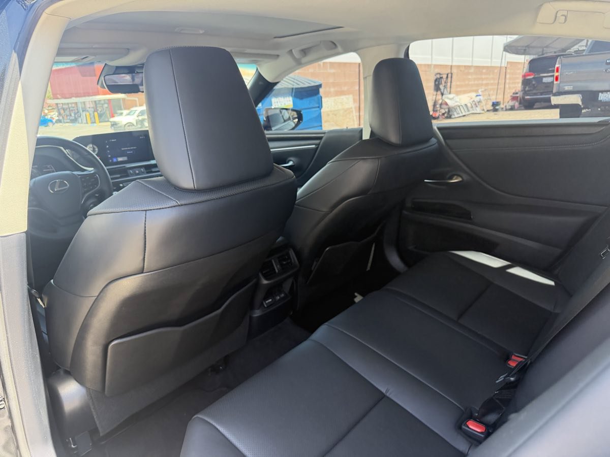 Used 2025 Lexus ES 300h w/ Premium Package FWD image 18