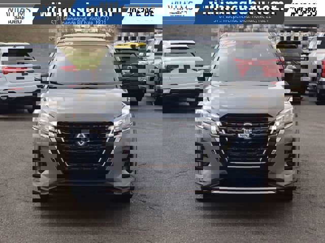 Used 2021 Nissan Kicks SR image 2