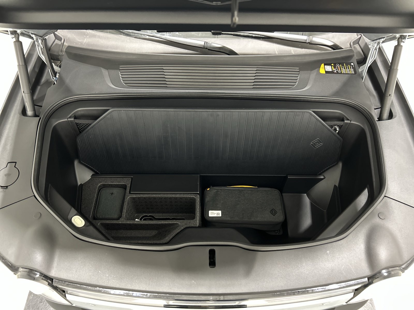 Used 2025 Rivian R1T Adventure Dual AWD/4WD image 14