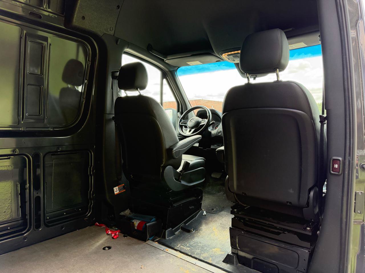 Used 2021 Mercedes-Benz Sprinter 2500 image 12