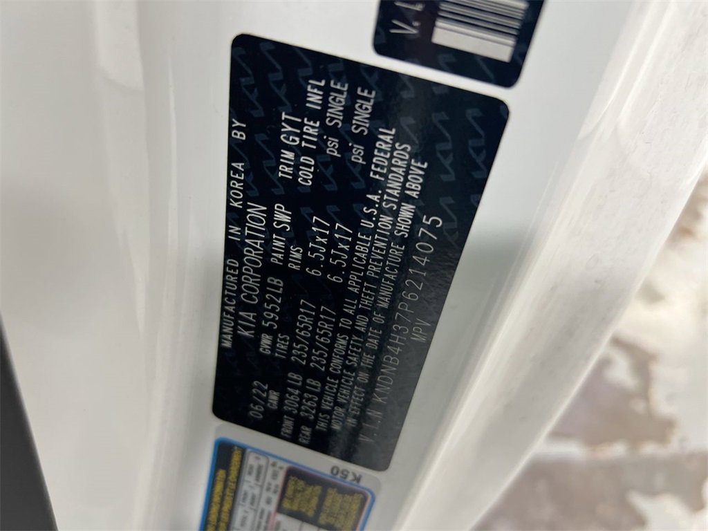 Used 2023 Kia Carnival LX image 27