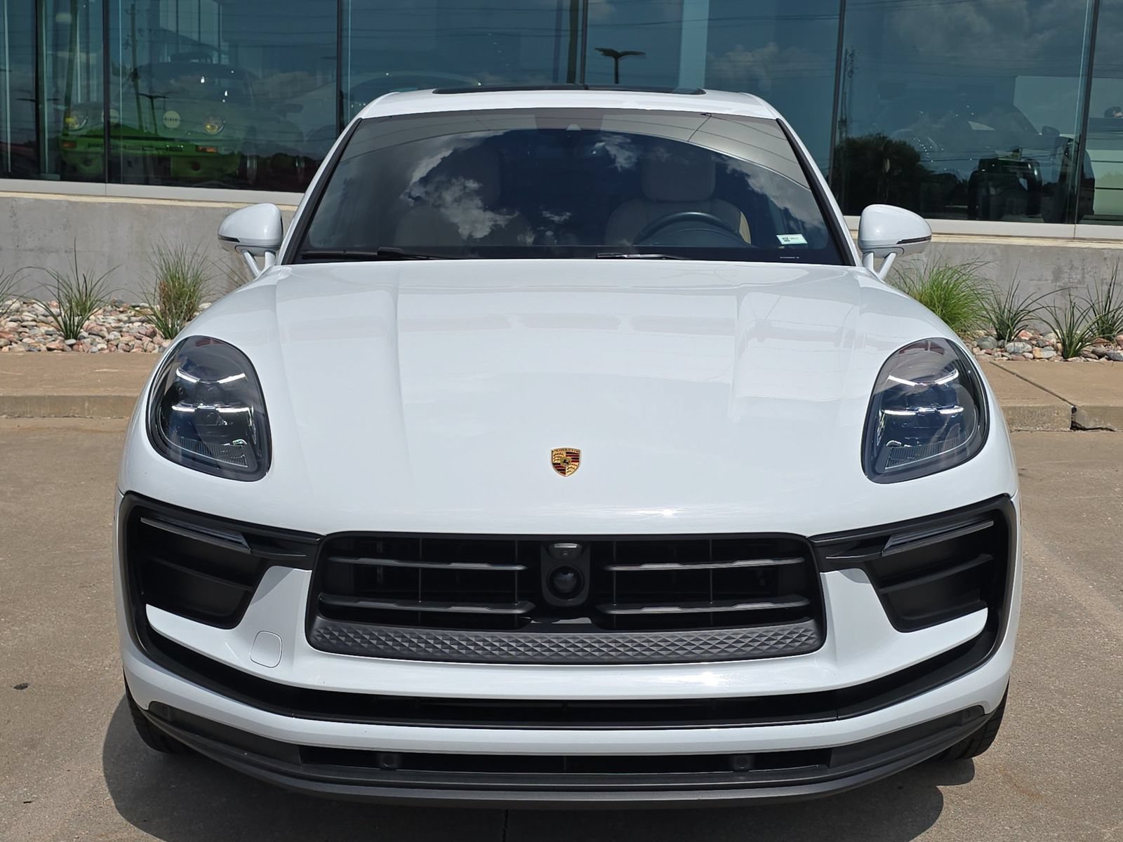 Certified 2022 Porsche Macan AWD/4WD image 10