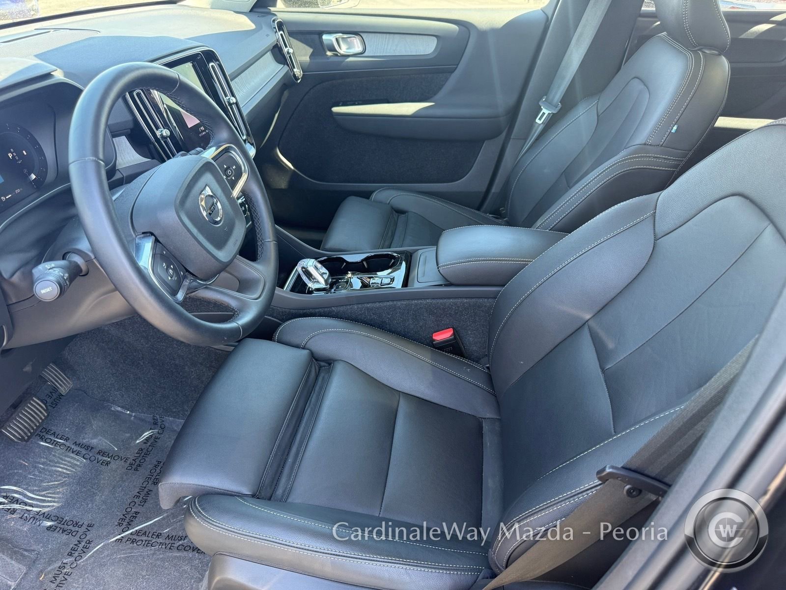 Used 2025 Volvo XC40 B5 Plus image 14