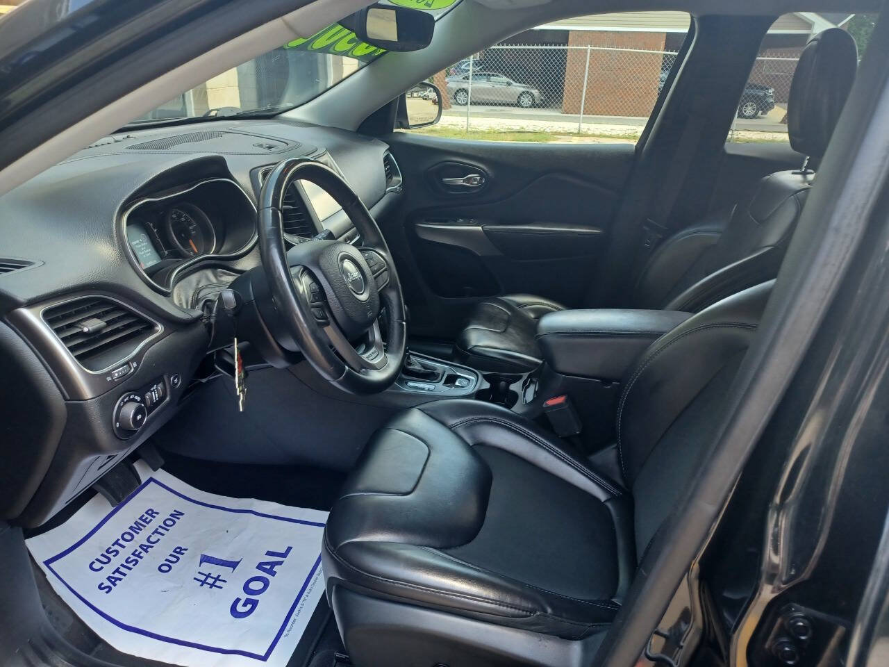 Used 2019 Jeep Cherokee Latitude Plus w/ Comfort/Convenience Group FWD image 6