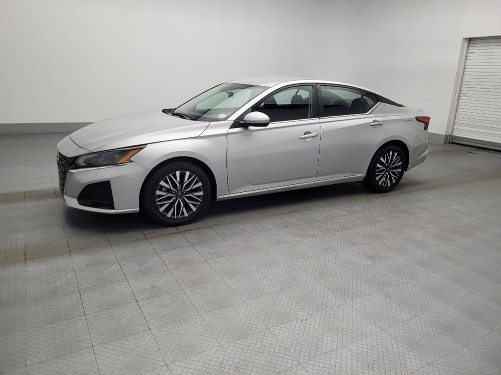 Used 2023 Nissan Altima 2.5 SV image 2