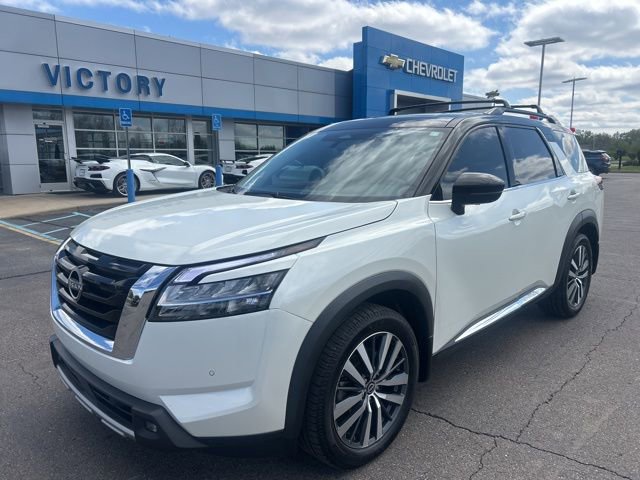 Used 2022 Nissan Pathfinder Platinum w/ Cargo Package AWD/4WD image 1