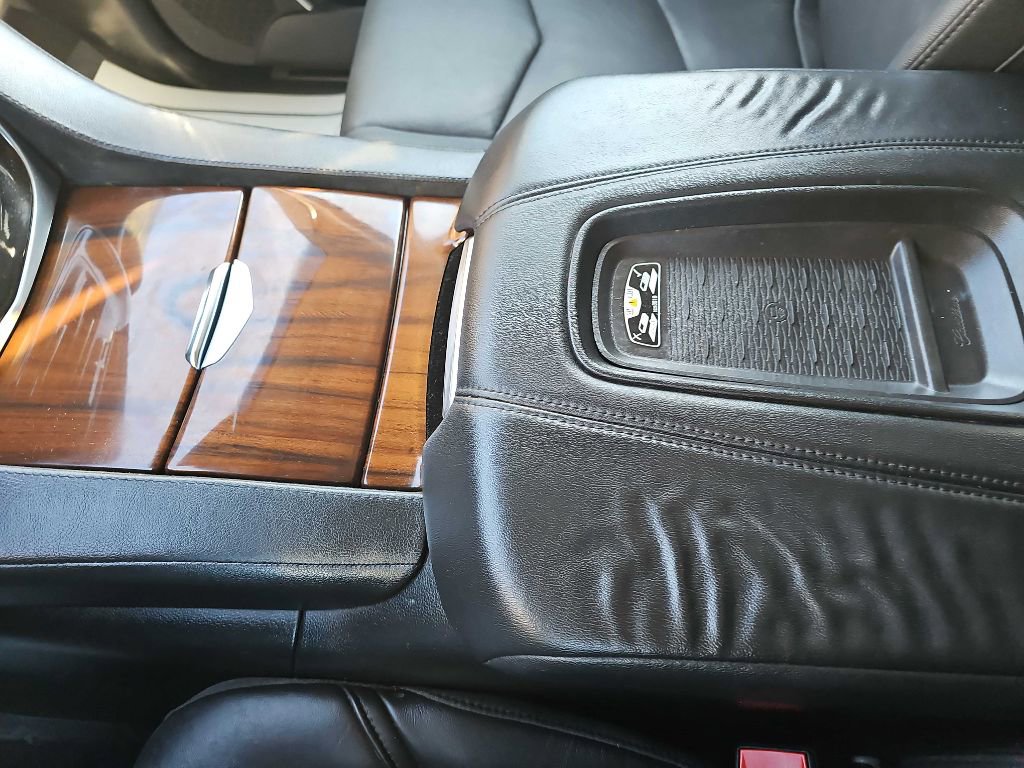 Used 2017 Cadillac Escalade ESV Luxury image 33