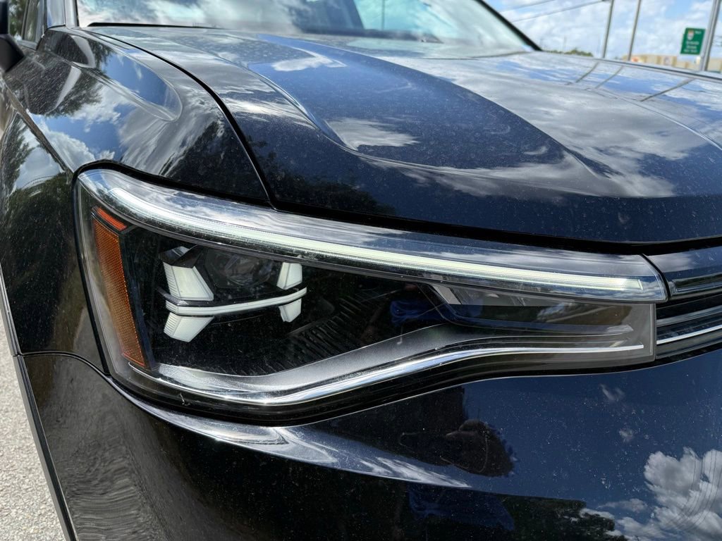 Used 2025 Volkswagen Taos S FWD image 4