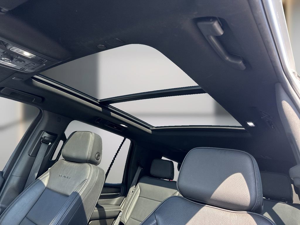 Used 2021 GMC Yukon Denali w/ Denali Premium Package image 8