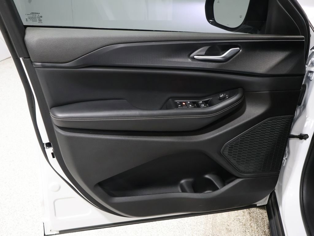 Certified 2023 Jeep Grand Cherokee Altitude image 14