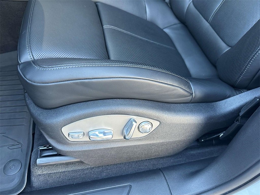 Used 2025 Porsche Macan image 6