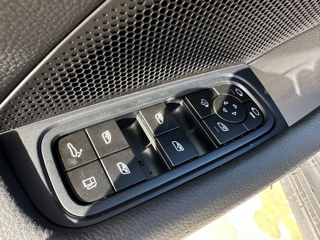 Used 2025 Porsche Panamera 4 image 16