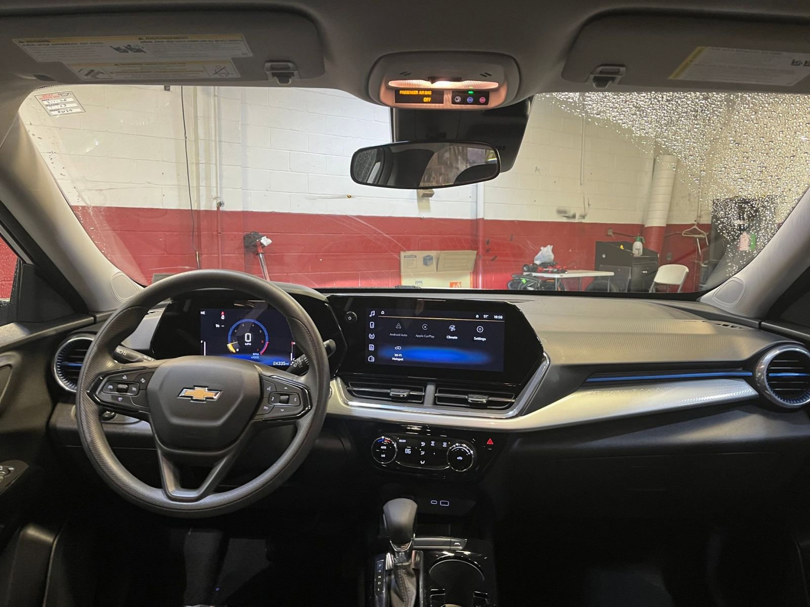 Used 2025 Chevrolet Trax LT image 32