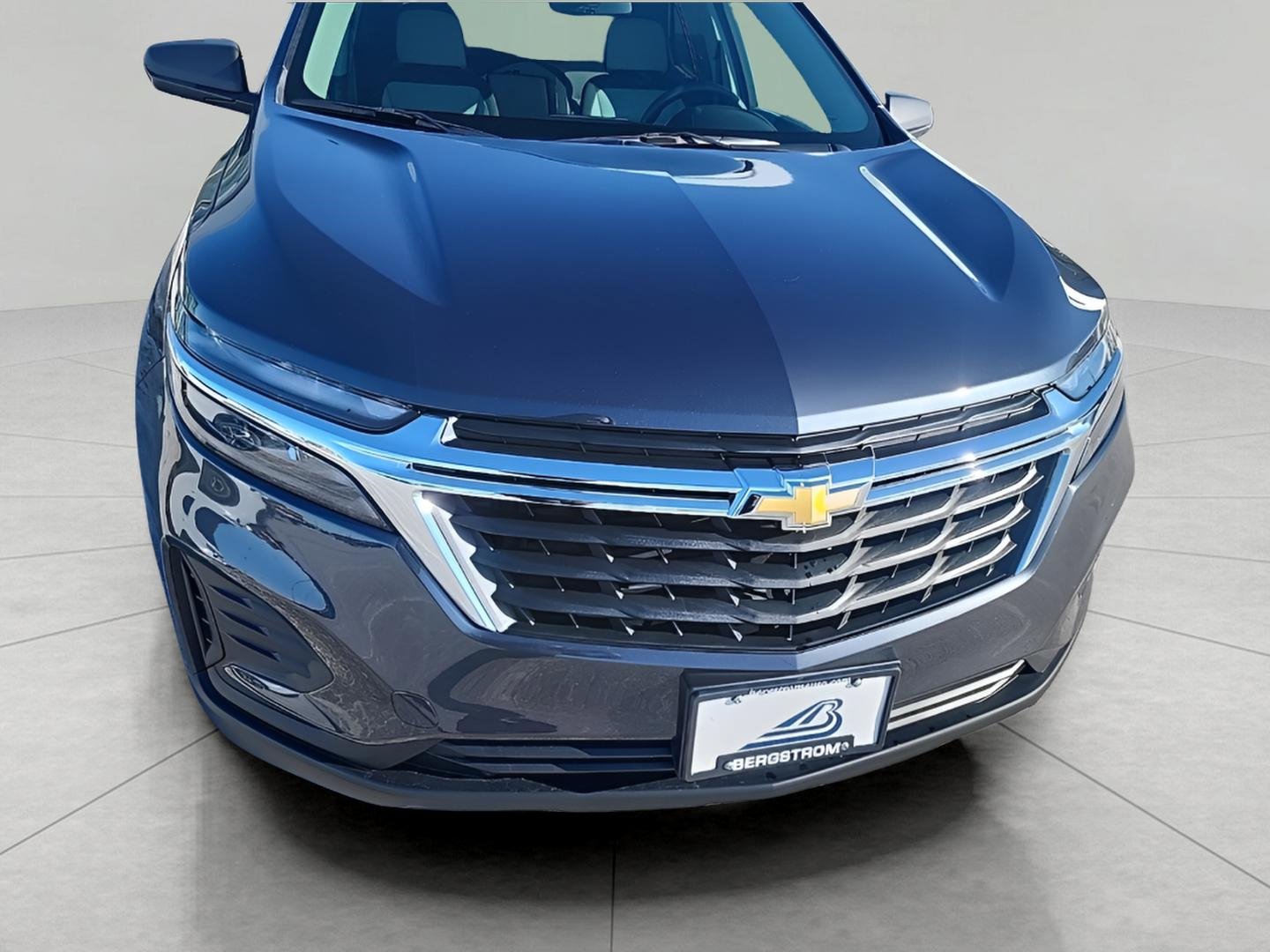 Used 2022 Chevrolet Equinox LS w/ LS Convenience Package image 3