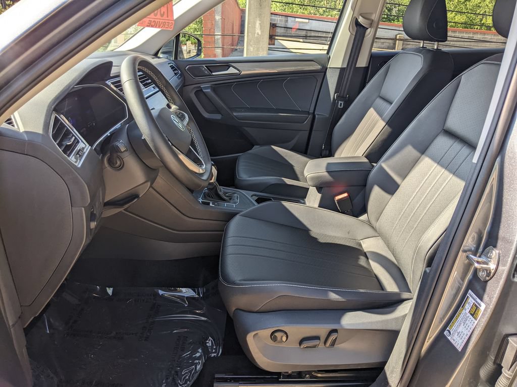 Certified 2023 Volkswagen Tiguan SE FWD image 11