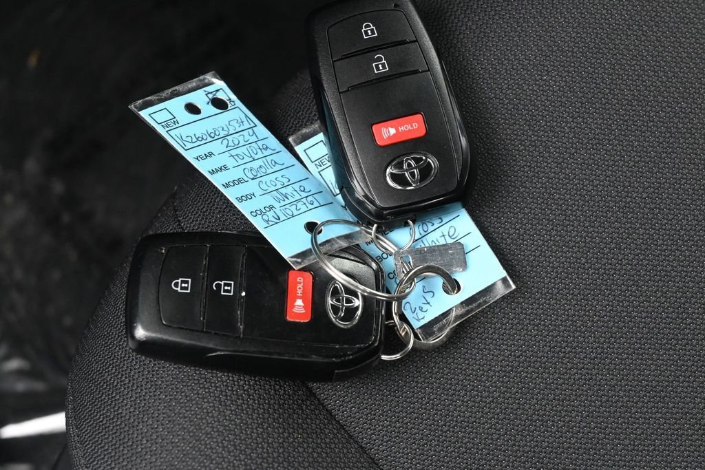 Used 2024 Toyota Corolla Cross LE FWD image 18