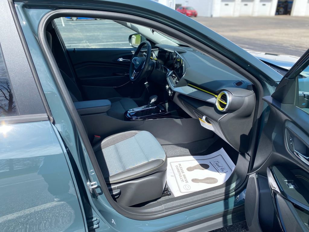 New 2026 Chevrolet Trax LT w/ Driver Confidence Package image 12