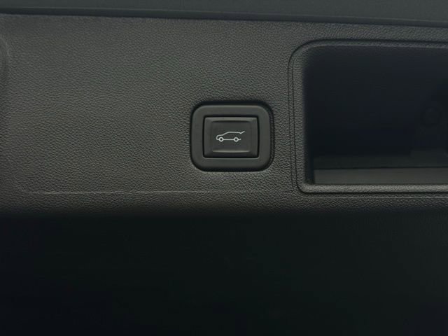 Used 2024 GMC Terrain SLT image 12