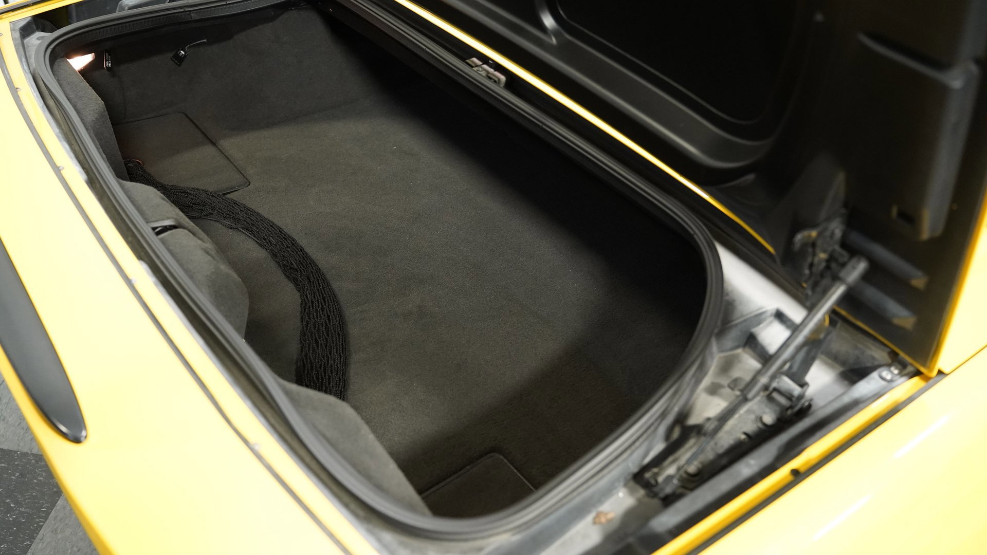 Used 2005 Chevrolet Corvette Convertible w/ Performance Handling Package image 40