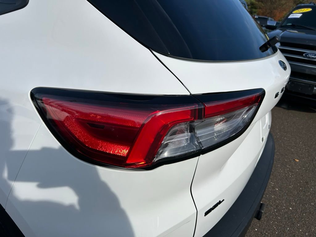 Certified 2022 Ford Escape SEL w/ SEL Stealth AWD Package image 36